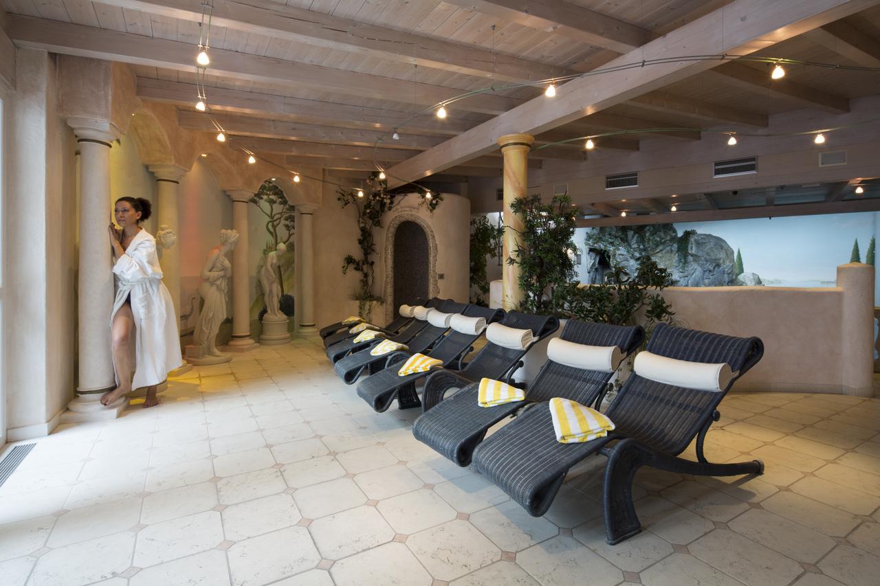 Hotel Dolomites Wellness Savoy 4*